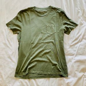 GAP- Men’s Short-Sleeve Tee- Large